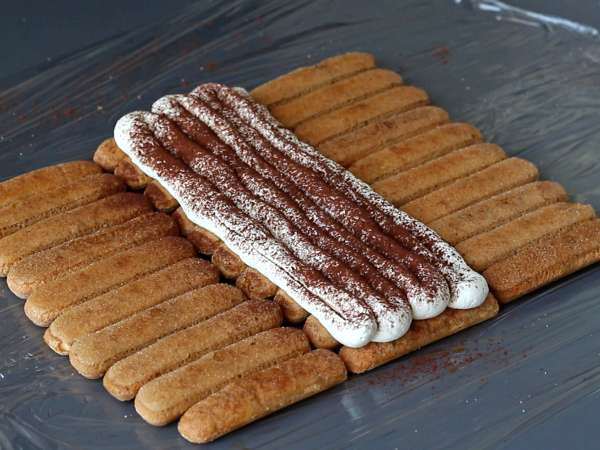 Baumstamm ohne Form in Form eines Chalets im Tiramisu-Stil für Kaffeeliebhaber - Zubereitung Schritt 5