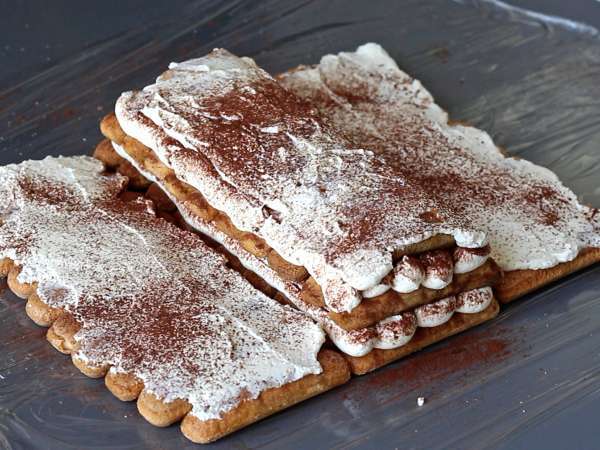 Baumstamm ohne Form in Form eines Chalets im Tiramisu-Stil für Kaffeeliebhaber - Zubereitung Schritt 8