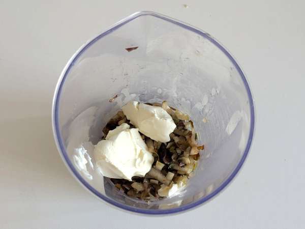 Cremige Nudeln mit Radicchio, Speck und Walnüssen – ein schnelles, leckeres Rezept - Zubereitung Schritt 4