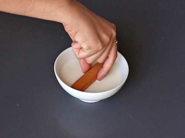 Für diesen Baumkuchen mit roten Früchten brauchen Sie keine Form! - Zubereitung Schritt 2