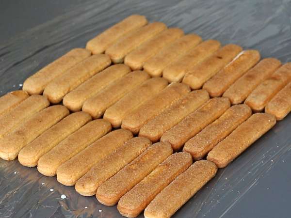 Für diesen Baumkuchen mit roten Früchten brauchen Sie keine Form! - Zubereitung Schritt 3