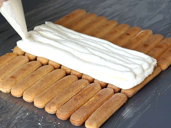 Für diesen Baumkuchen mit roten Früchten brauchen Sie keine Form! - Zubereitung Schritt 4