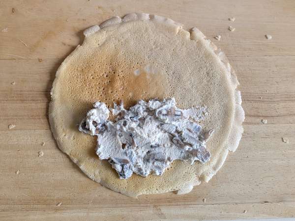 Crespelle mit Ricotta und Pilzen: das perfekte cremige vegetarische Rezept für jede Gelegenheit - Zubereitung Schritt 8