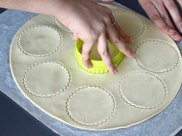 Tatin-Törtchen mit Zwiebeln - Zubereitung Schritt 5
