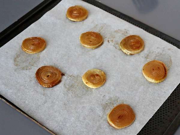 Tatin-Törtchen mit Zwiebeln - Zubereitung Schritt 6