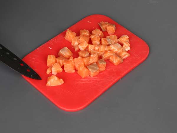 Asiatische Tacos: Lachstartar in Reis-Chips - Zubereitung Schritt 3