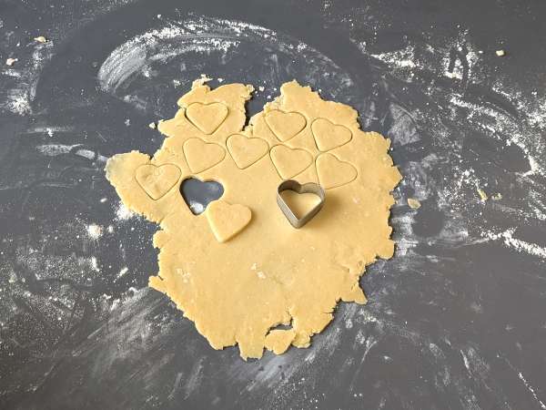 Torte mit Erdbeermarmelade: klassisches Mürbeteig-Rezept (auch Herzen) - Zubereitung Schritt 6