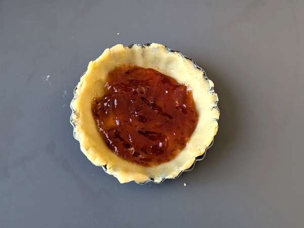 Törtchen mit Erdbeermarmelade zum Valentinstag: romantische hausgemachte Leckereien - Zubereitung Schritt 4