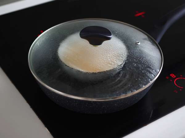 Chinese steamed eggs: Chinesisches Rezept für seidig gedämpfte Eier mit nur zwei Zutaten! - Zubereitung Schritt 3