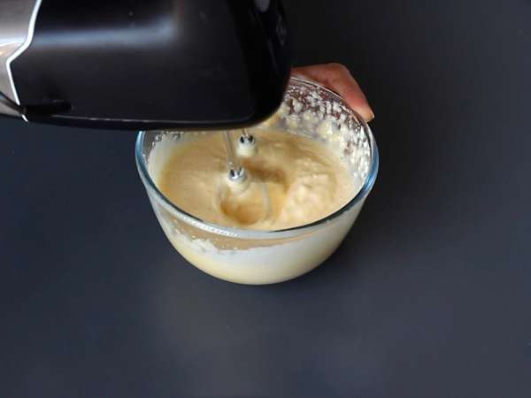 Blaubeer-Streuselkuchen: Der Kuchen, der zartschmelzend, saftig und knusprig ist! - Zubereitung Schritt 4