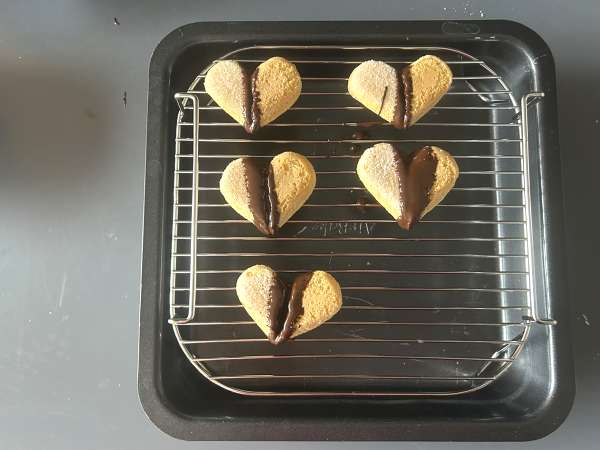 Soletilla-Herzen mit Schokoladen- und Pistazienüberzug - Zubereitung Schritt 5