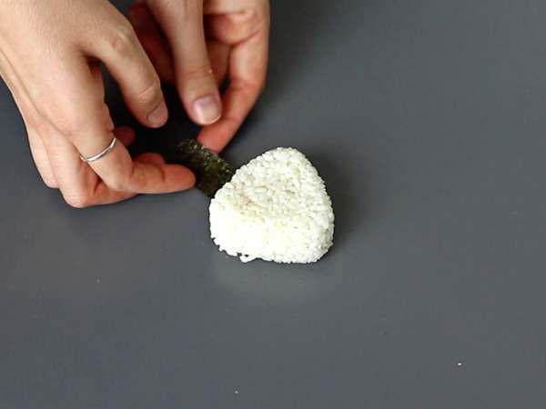 Onigiri mit kandierten Eigelben in Sojasauce - Zubereitung Schritt 9