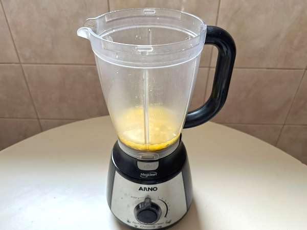 Caipirinha de maracujá batida: Die cremigere und erfrischende Version des brasilianischen Klassikers - Zubereitung Schritt 1