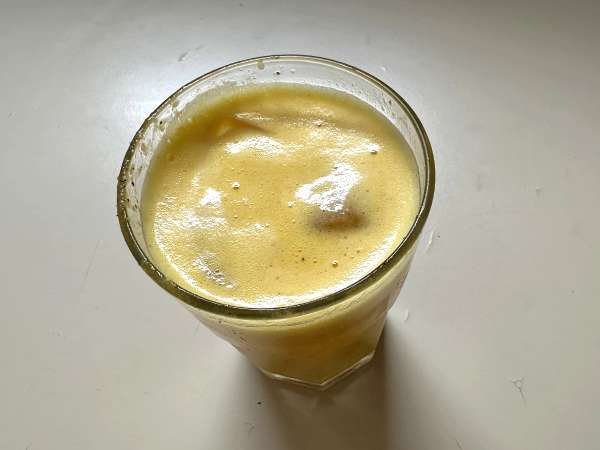 Caipirinha de maracujá batida: Die cremigere und erfrischende Version des brasilianischen Klassikers - Zubereitung Schritt 3