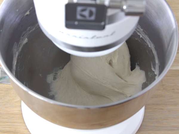 Saftige Pizza Margherita - Zubereitung Schritt 4