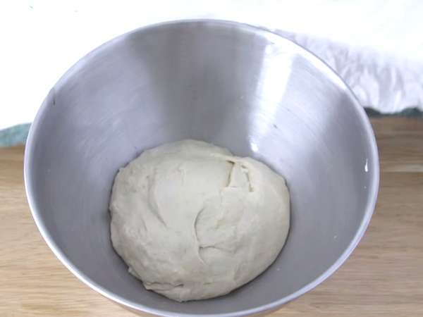 Saftige Pizza Margherita - Zubereitung Schritt 5