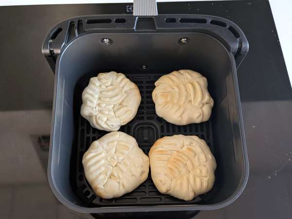 Burgerbrötchen aus der Heißluftfritteuse: ideal für ein schnelles und leckeres Abendessen - Zubereitung Schritt 9