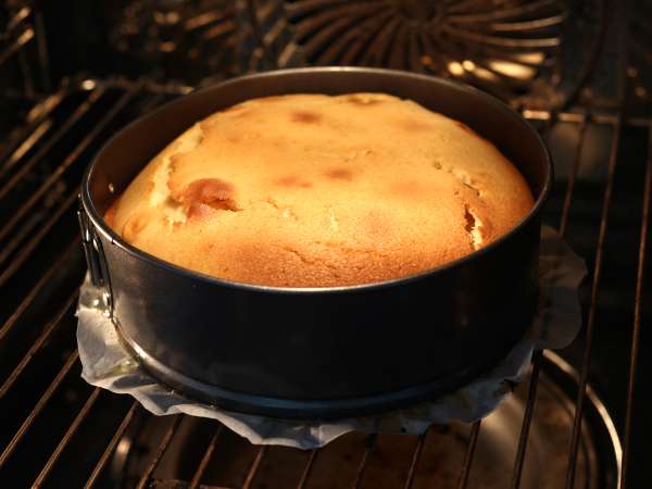 Extra zartschmelzender Bananenstürzkuchen - Zubereitung Schritt 8