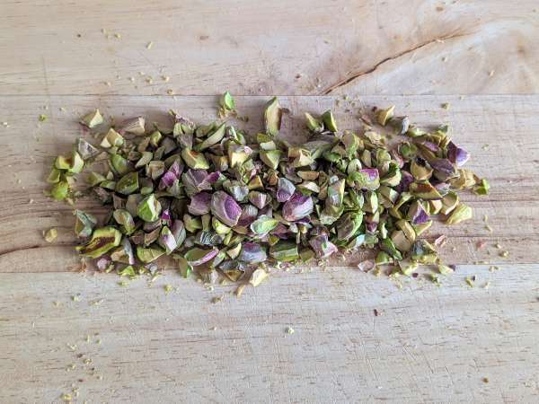 Lachslasagne mit Burrata und cremigen, knusprigen Pistazien - Zubereitung Schritt 3