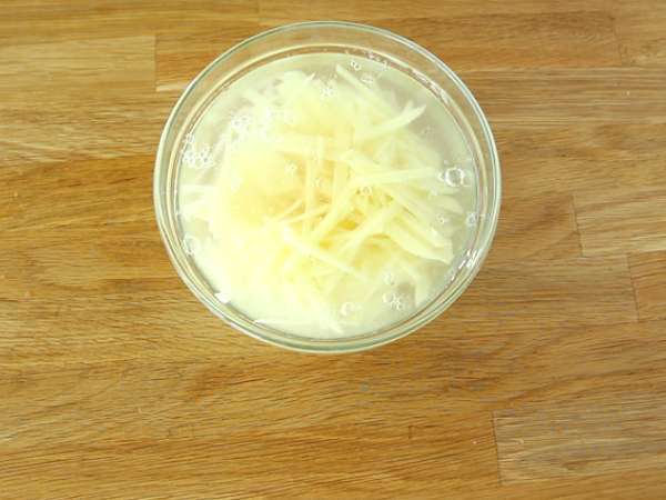 Kartoffelchips aus der Heißluftfritteuse - so knusprig, dass Sie nicht glauben werden, dass sie selbst gemacht sind - Zubereitung Schritt 2