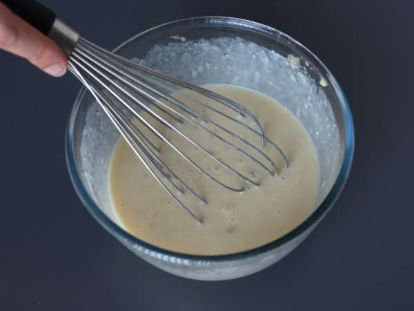 Extra gierige Muffins mit Banane und Schokoladenstückchen - Zubereitung Schritt 2