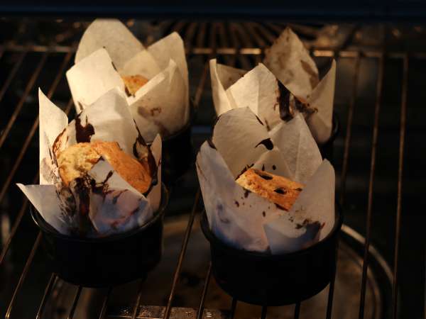 Extra gierige Muffins mit Banane und Schokoladenstückchen - Zubereitung Schritt 10