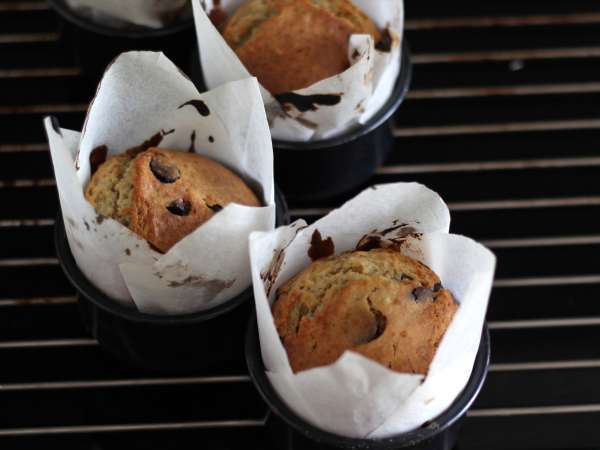 Extra gierige Muffins mit Banane und Schokoladenstückchen - Zubereitung Schritt 11