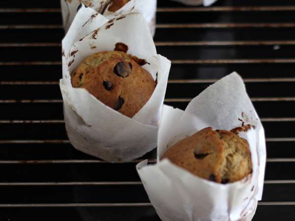 Extra gierige Muffins mit Banane und Schokoladenstückchen - Zubereitung Schritt 12