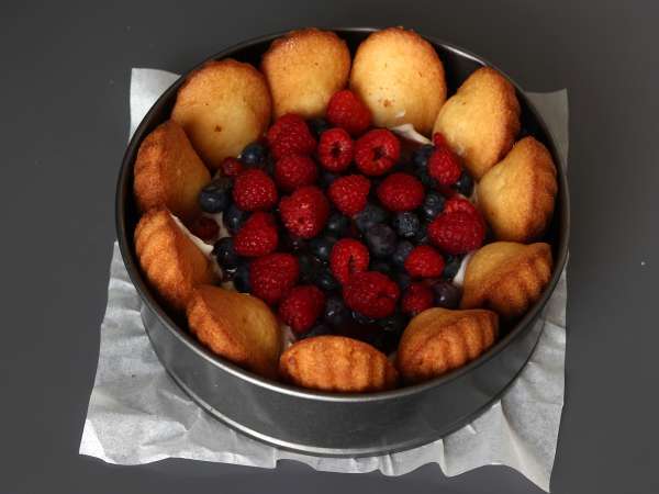 Charlotte mit roten Früchten und Madeleines - Zubereitung Schritt 6