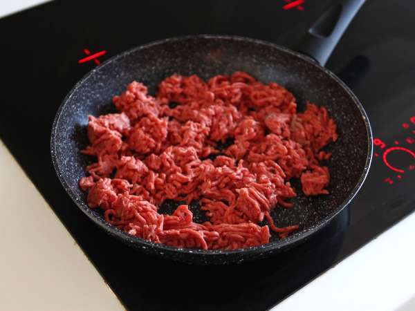 Gefüllte Tortillas nach Art der gebackenen Quesadillas mit einer würzigen Rindfleischfüllung - Zubereitung Schritt 1