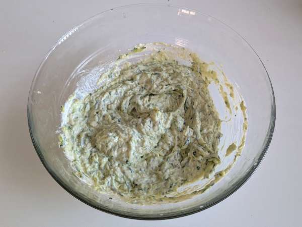 Conchiglioni gefüllt mit Ricotta, Zucchini und Zitrone: cremig und gratiniert im Ofen - Zubereitung Schritt 5