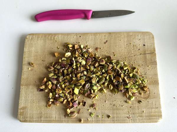 Ultra saftiger Kuchen mit Pistazien, Limetten und Zucchini - Zubereitung Schritt 2