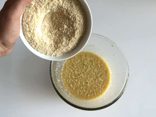 Ultra saftiger Kuchen mit Pistazien, Limetten und Zucchini - Zubereitung Schritt 5