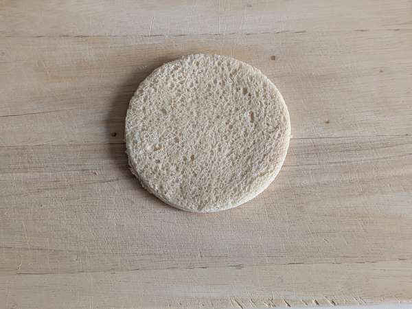 Brotkörbchen mit Mozzarella, Kirschtomaten und schwarzen Oliven - Zubereitung Schritt 3