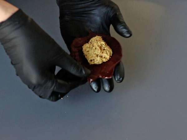Dubai chewy cookies, das virale Rezept für Mochis mit Pistazien- und Kadaif-Füllung - Zubereitung Schritt 9