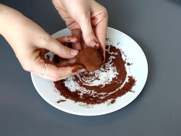 Dubai chewy cookies, das virale Rezept für Mochis mit Pistazien- und Kadaif-Füllung - Zubereitung Schritt 10
