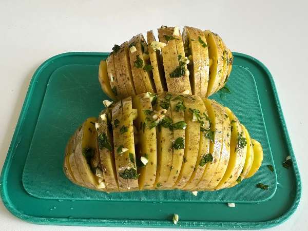 Hasselback-Kartoffeln im Air Fryer: knusprig, schmelzend und ultraeinfach! - Zubereitung Schritt 5