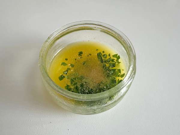 Knusprige Kräutercroutons in der Heißluftfritteuse (schnell und einfach) - Zubereitung Schritt 4