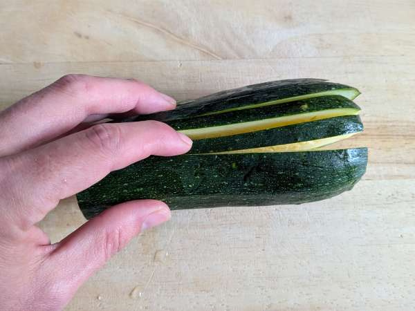 Zucchini-Carbonara: das leicht zu machende vegetarische Rezept - Zubereitung Schritt 1