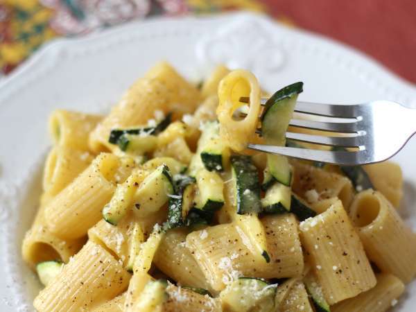 Zucchini-Carbonara: das leicht zu machende vegetarische Rezept - Zubereitung Schritt 10