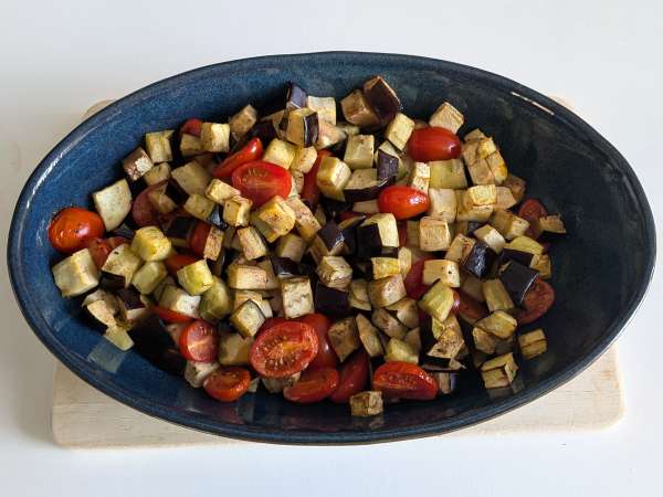 Nudeln mit Auberginencreme und Kirschtomaten: einfaches und leckeres Rezept - Zubereitung Schritt 2