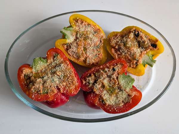 Gebackene vegetarische gefüllte Paprika: das einfache und schmackhafte Rezept mit Gemüse und Mozzarella-Käse - Zubereitung Schritt 7