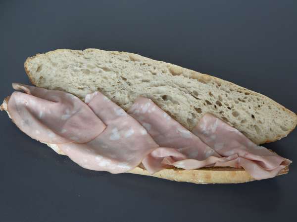 Ultrafeines italienisches Sandwich mit Mortadella und Burrata - Zubereitung Schritt 2