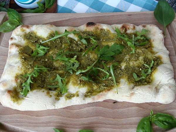 Pinsa mit Pesto und Mortadella, in 10 Minuten zubereitet! - Zubereitung Schritt 3