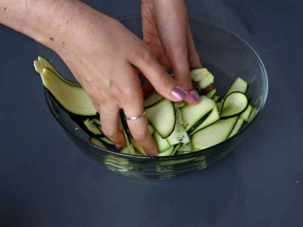 Pesto-Zucchini-Tarte: Das einfache Rezept, das nach Sommer duftet! - Zubereitung Schritt 2