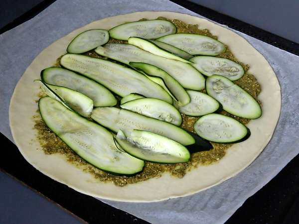 Pesto-Zucchini-Tarte: Das einfache Rezept, das nach Sommer duftet! - Zubereitung Schritt 4
