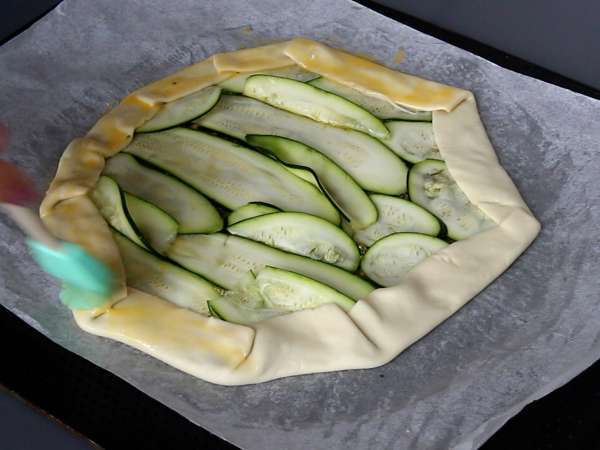 Pesto-Zucchini-Tarte: Das einfache Rezept, das nach Sommer duftet! - Zubereitung Schritt 5