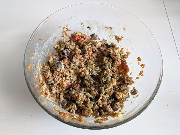 Cremiger Dinkelsalat mit Zucchini, Auberginen und Kirschtomaten - Zubereitung Schritt 7