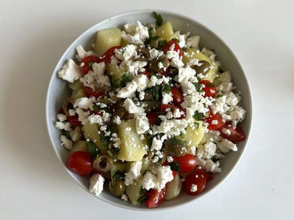 Kartoffelsalat mit Feta, Ei und Kirschtomaten - Zubereitung Schritt 5