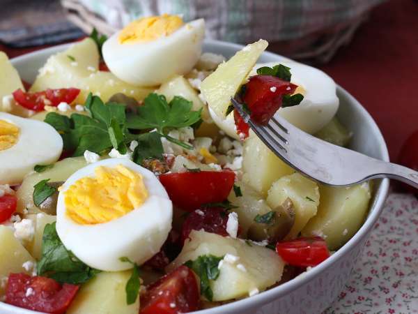 Kartoffelsalat mit Feta, Ei und Kirschtomaten - Zubereitung Schritt 7